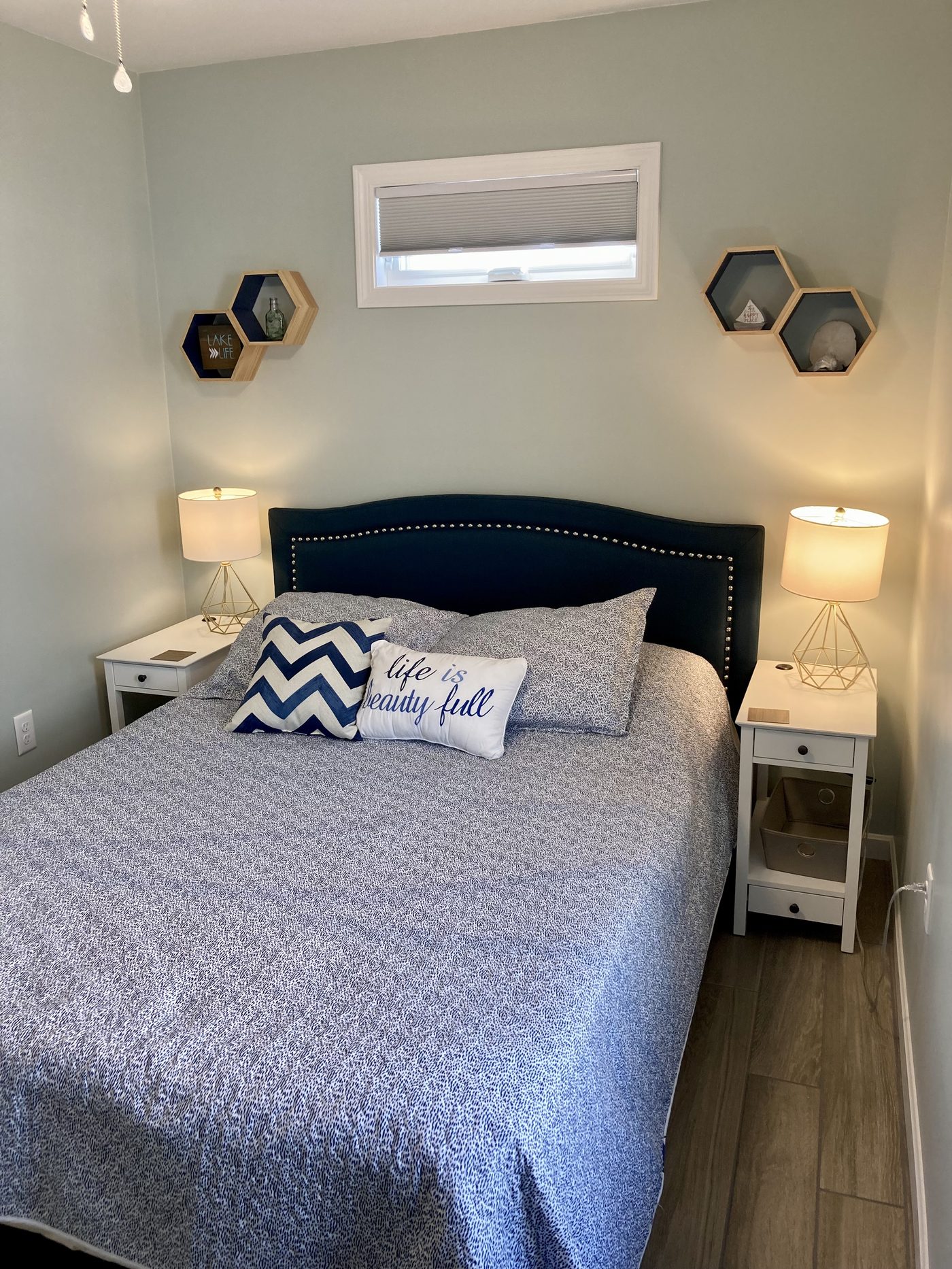 Buttercup Cottage queen bedroom