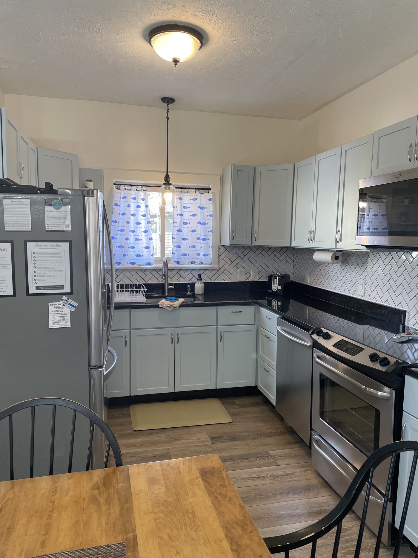 Walnut Beach Inn kitchen